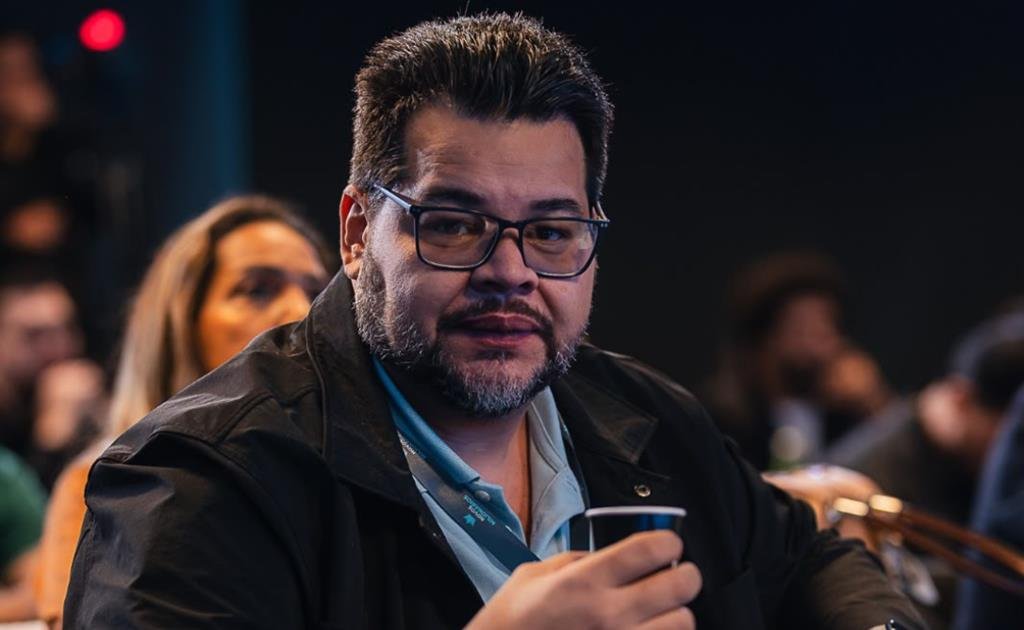 Analista financeiro de Brasília é reconhecido em evento nacional após alcançar R$ 250 mil em faturamento em seis meses